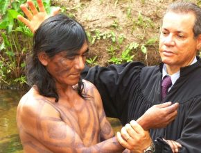 Expedição missionária promove batismos em tribo indígena