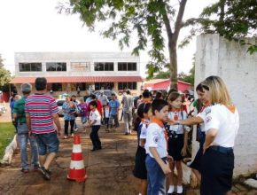 Juvenis de Foz do Iguaçu levam esperança no Dia de Finados
