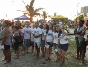 Evangelismo jovem nas praias do Rio reúne 600 pessoas