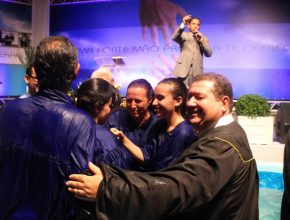 Família é alcançada por conteúdos da Igreja Adventista em várias mídias