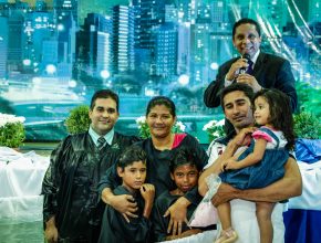 Família batizada por influência de DVD A Última Esperança