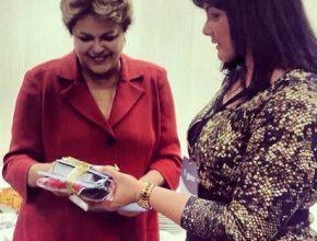 Presidente Dilma Rousseff recebe materiais da Igreja Adventista