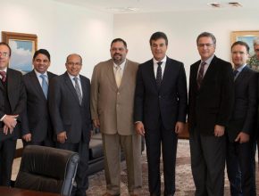 Líderes adventistas apresentam estrutura denominacional para governador do Paraná