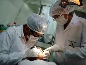 Dentistas iniciam atendimento gratuito em orfanato