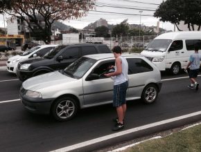 Estudantes de Vitória pedem calma aos motoristas no Dia Nacional do Trânsito