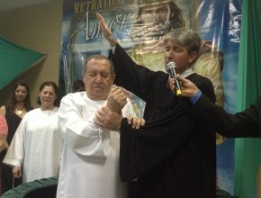 Escola Adventista e TV Novo Tempo levam pessoas ao batismo