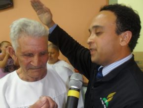 Projeto “Pra ser Feliz” realiza batismos em Carangola