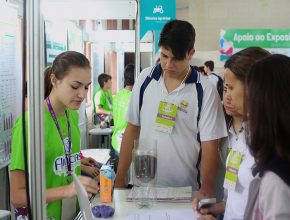 Alunos de Colégio Adventista visitam feira científica na Itaipu Binacional
