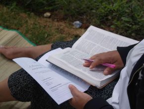 “A sós com Deus” incentiva mulheres a dedicarem tempo em comunhão