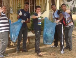 Jovens da Missão Calebe no município de Aldeia fazem “rolezinho” para limpar as ruas da cidade
