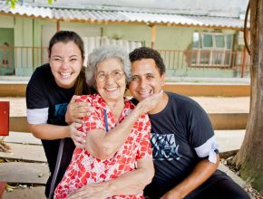 Coral visita idosos no Dia Mundial do Jovem Adventista