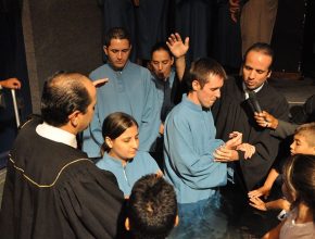 Cruzadas Evangelíscas começa com batismos na região Sudoeste de SP
