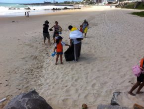 Aventureiros promovem Operação Praia Limpa no Rio Grande do Norte