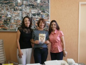 Autoridades de Ourinhos recebem o livro A Única Esperança