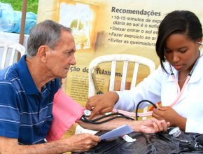 Igrejas em Salvador oferecem serviços de saúde à comunidade