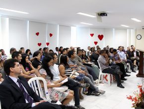 35 casais participam do curso de noivos no Sul do RJ