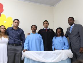 Família é batizada em Uberaba como fruto da colportagem