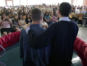 Internato paranaense completa 15 anos e alunos são batizados