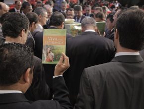 Liderança adventista lança livro missionário para 2015