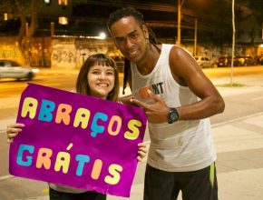 Dia do Abraço movimenta jovens adventistas no Maracanã