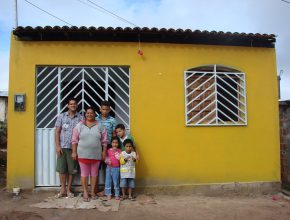 Adventistas constroem casa para família carente em Pernambuco