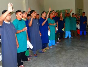 Detentos são evangelizados em Manaus