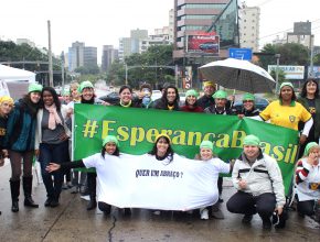 Voluntários do projeto Esperança Brasil impactam a capital gaúcha