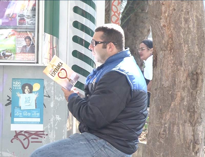 Livro a "Única Esperança" entregue na Avenida Paulista 