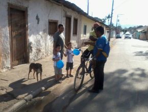Na cidade de Itaóca 300 moradores receberam o livro A única Esperança 