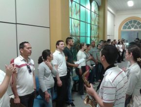 Curitiba Coral faz apresentação dentro de hospital