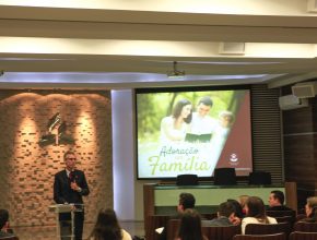 Pastor Marcos Bomfim lança Adoração em Família na sede da Igreja Adventista no leste do RS