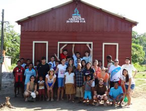 Universitários dedicam férias ao trabalho missionário no Brasil e no exterior