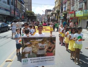 Agência humanitária adventista é homenageada em desfile cívico no ES
