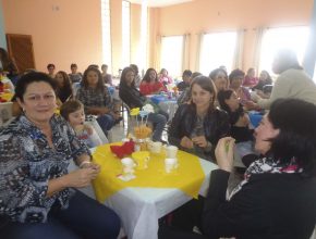 Mulheres das Igrejas de Aimoré e Petrópolis realizam chá evangelístico