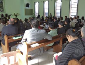 Equipe distrital de mordomia e adoração realiza treinamento em igreja de Taquara, RS