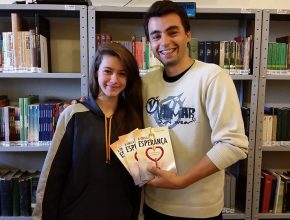Desafio missionário envolve alunos na distribuição de livros 