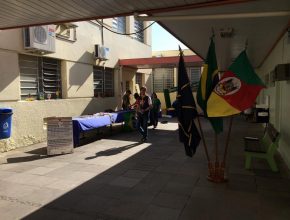 Feira dos desbravadores atrai visitação de eleitores em Porto Alegre