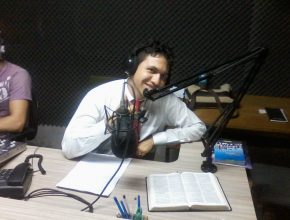 Igreja Adventista tem programa em rádio gospel de Paranaguá