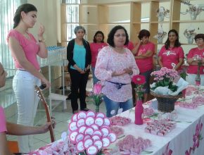 A iniciativa é uma maneira de conscientizar a população quanto aos cuidados contra o câncer de mama   