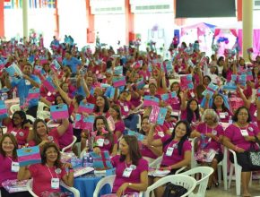 Homens e mulheres se reúnem em congresso unificado em Manaus