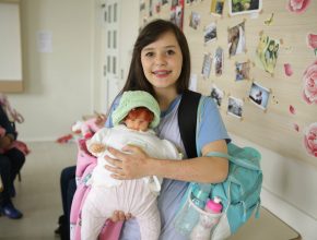 Estudantes de Curitiba recebem o desafio de serem mães durante uma semana