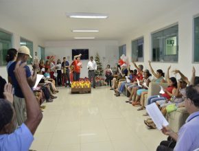 Jovens Adventistas comemoram Natal com acolhidos da Associação Presente