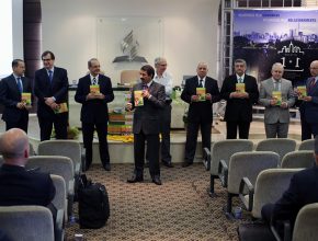 Principais líderes da Igreja em território paulista durante lançamento do livro missionário para 2015