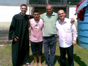Dois presidiários são batizados ao final da semana Viva com Esperança no Rio Grande do Sul