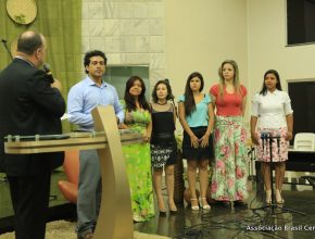 Os batizandos da Semana da Colheita da IASD Vila Nova, em Goiânia.