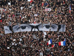 Artigo expõe o outro lado dos atentados em Paris