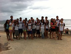 Calebes em Garopaba vão à praia para evangelizar