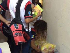 Creche de Porto Alegre recebe doações dos calebes