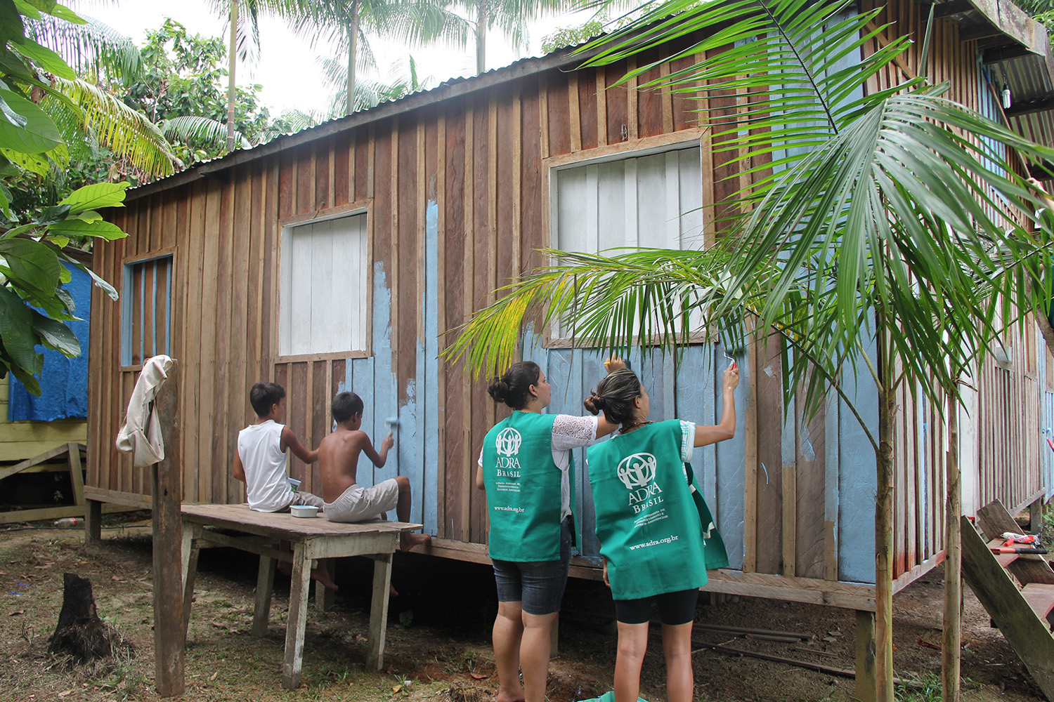 Voluntarios-dedicam-ferias-para-ajudar-ribeirinhos-no-Amazonas9