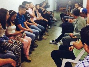 Grupo de Oração reúne jovens de cinco igrejas diferentes